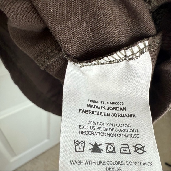 Men’s Nike Brown Tee with Vibrant Graphic - Picture 5 of 5